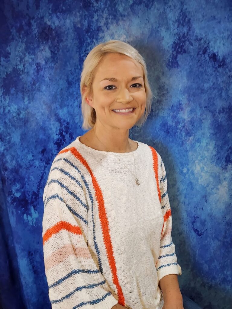 Portrait photo of Loretta Leinberger